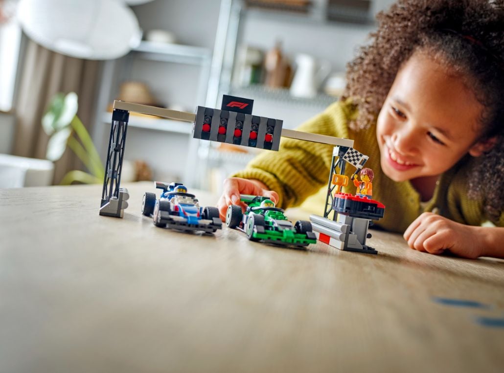 LEGO City Parrilla de F1 con Autos de Carreras VCARB y Sauber