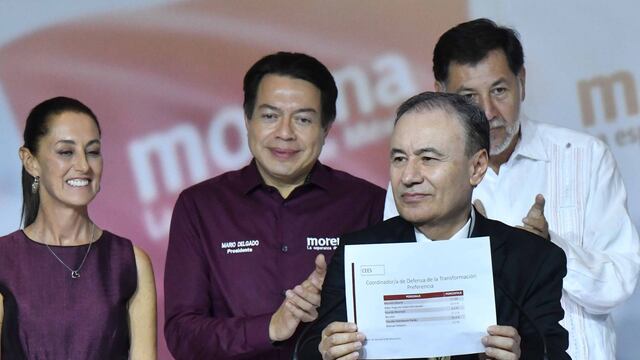 Alfonso Durazo, gobernador de Sonora y presidente del Consejo Nacional de Morena encabezó la presentación de los resultados de las cinco encuestas