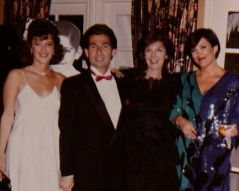 Kris Jenner con su hermana Karen Houghton, su mamá MJ y Robert Kardashian