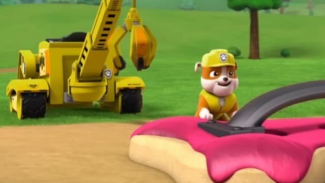 Rubble hornea un pastel