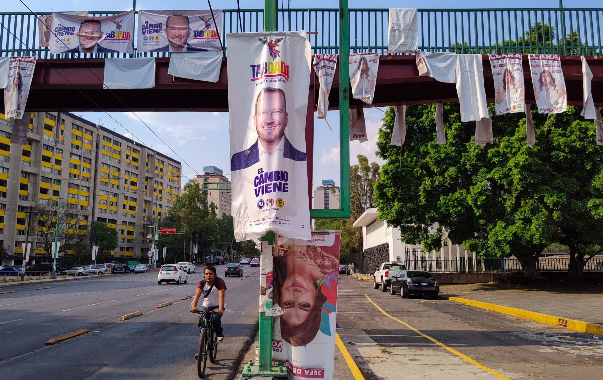 ¿Es ilegal quitar propaganda política de las calles?