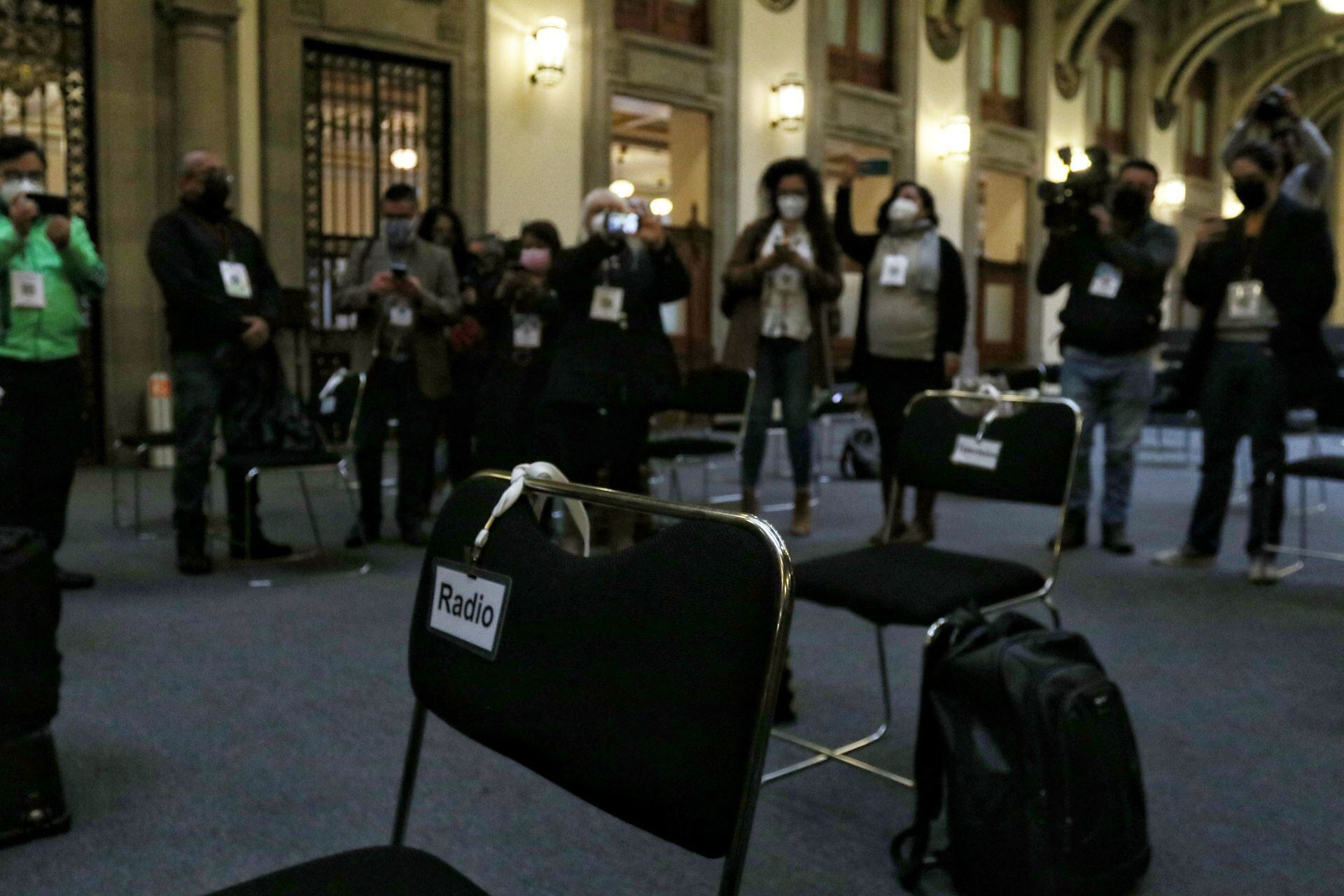 Protesta de periodistas en la mañanera de AMLO
