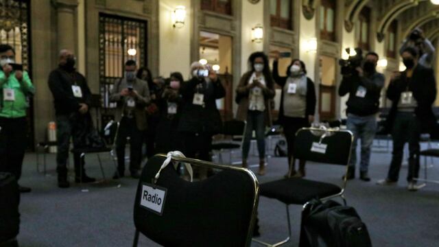 Protesta de periodistas en la mañanera de AMLO