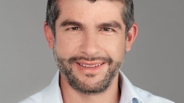 Acusan a Mauricio Tabe de trabajar borracho; lo comparan con Felipe Calderón (VIDEO)