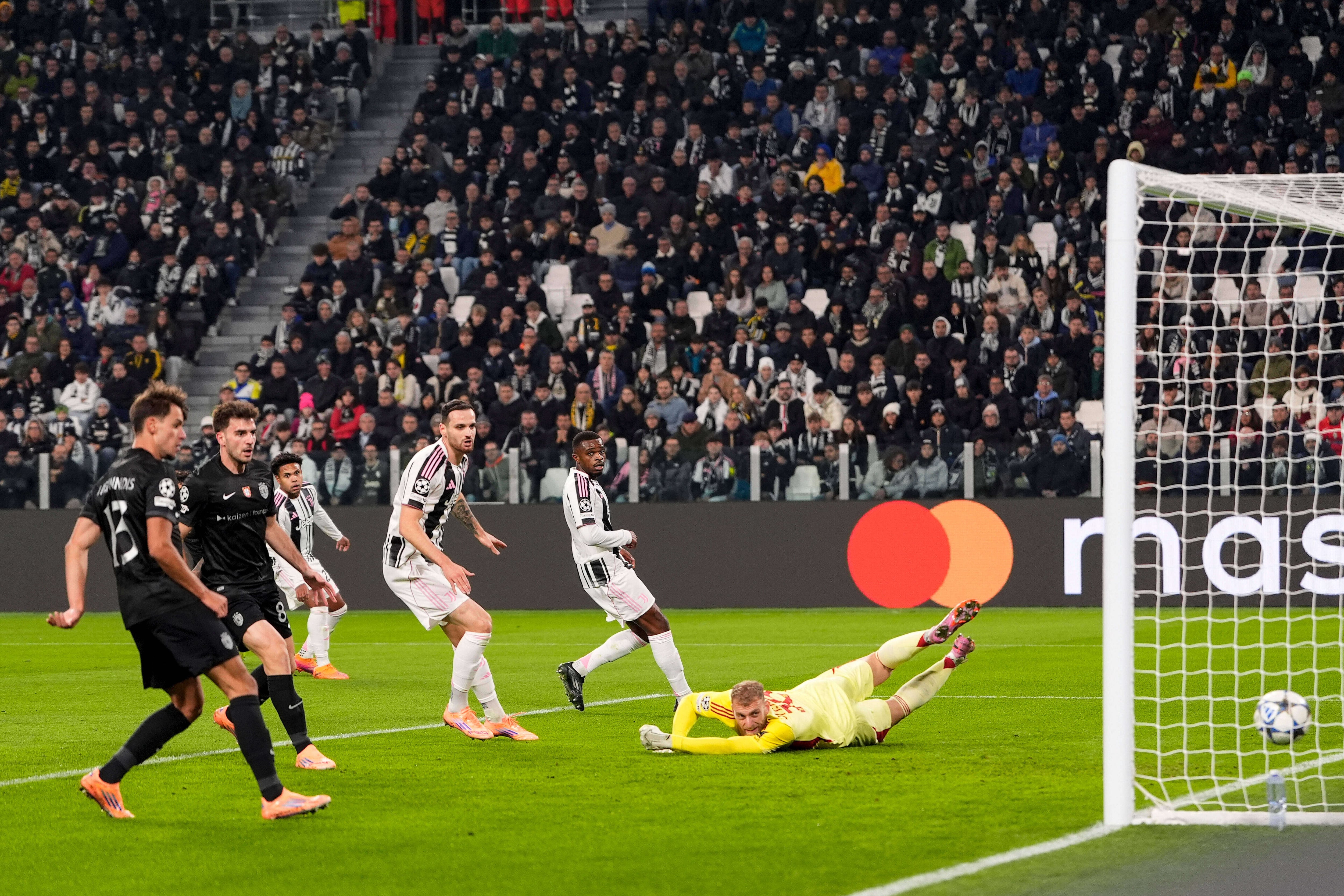 Un día juegas en el Puebla y al otro le metes un golazo a la Juventus en la Champions League