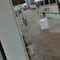 VIDEO: Ahora una lavadora vaga en las calles por culpa de la lluvia