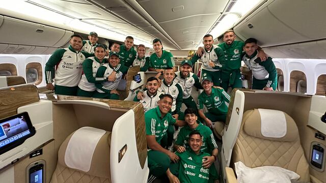 Selección Mexicana en su avión