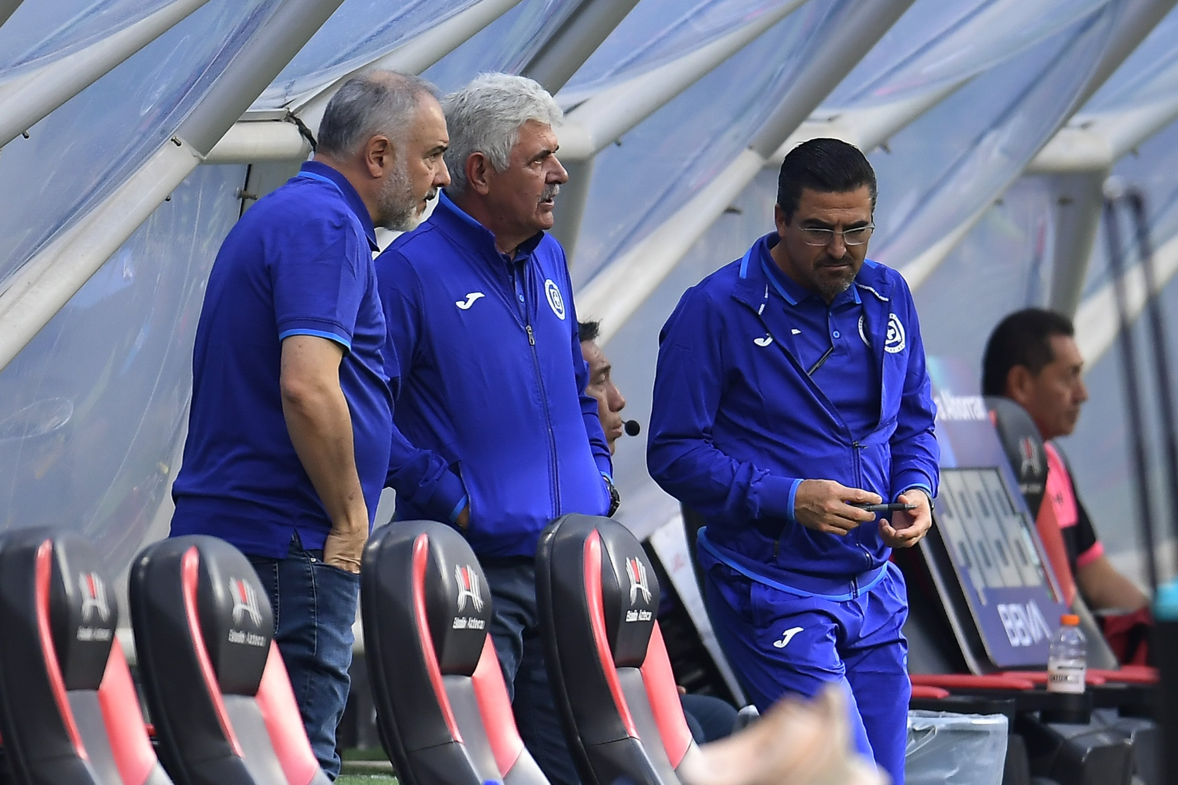 Tuca Ferretti y su cuerpo técnico.