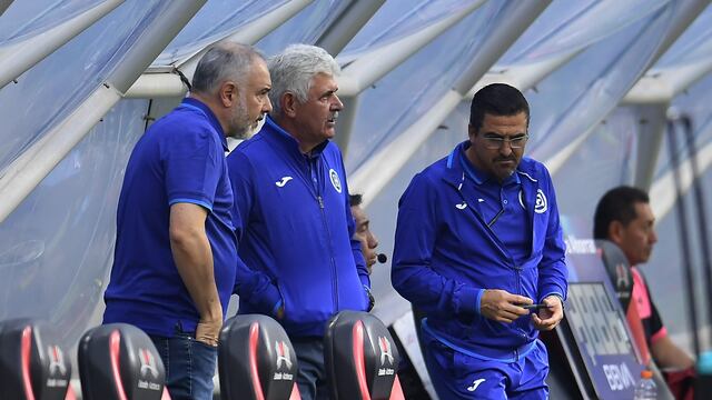 Tuca Ferretti y su cuerpo técnico.