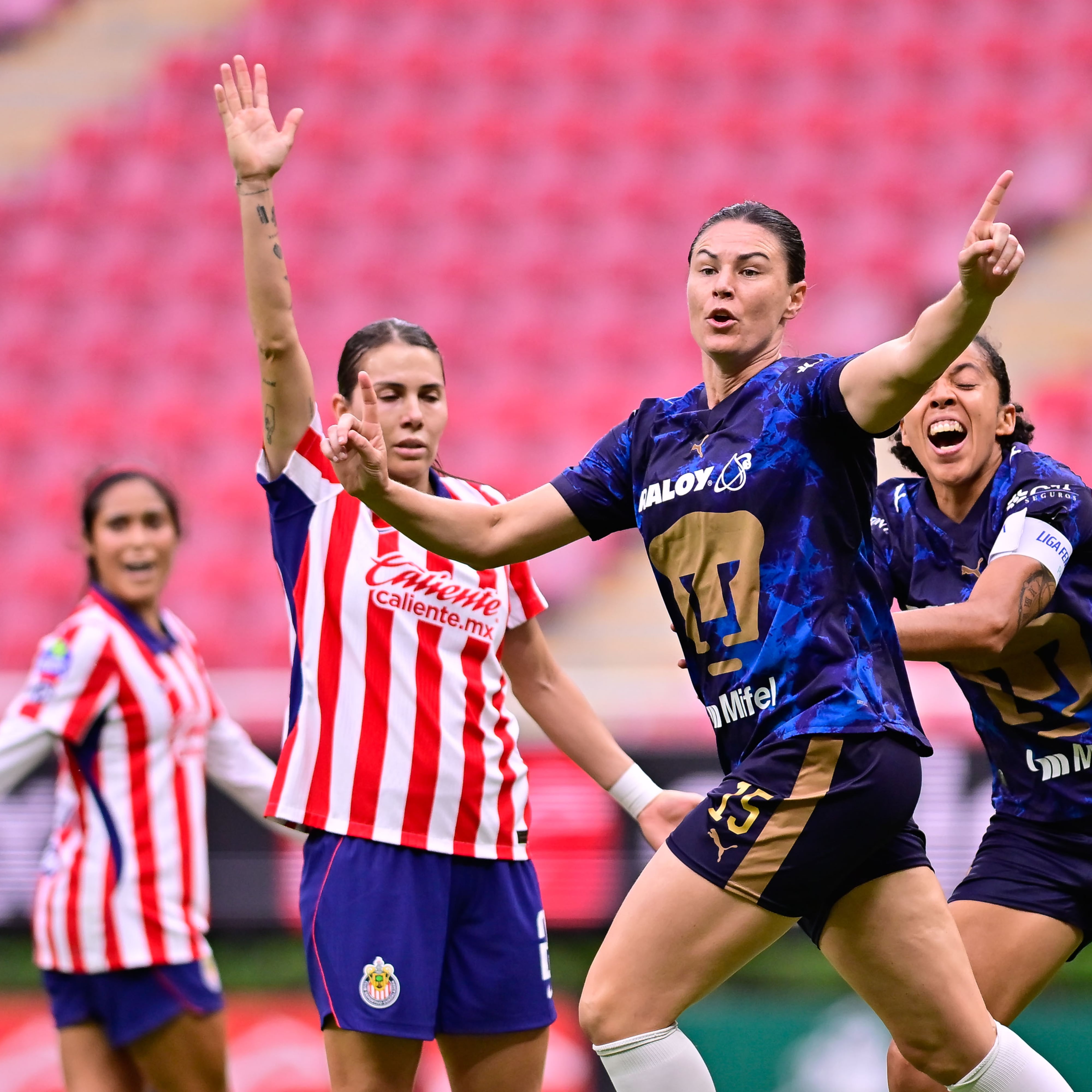 Pumas Femenil sorprende a Chivas y gana 2-0 como visitante