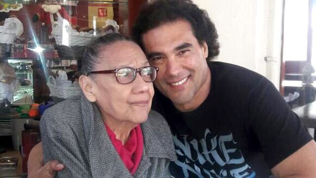 Eduardo Yáñez y su madre María Eugenia Luévano