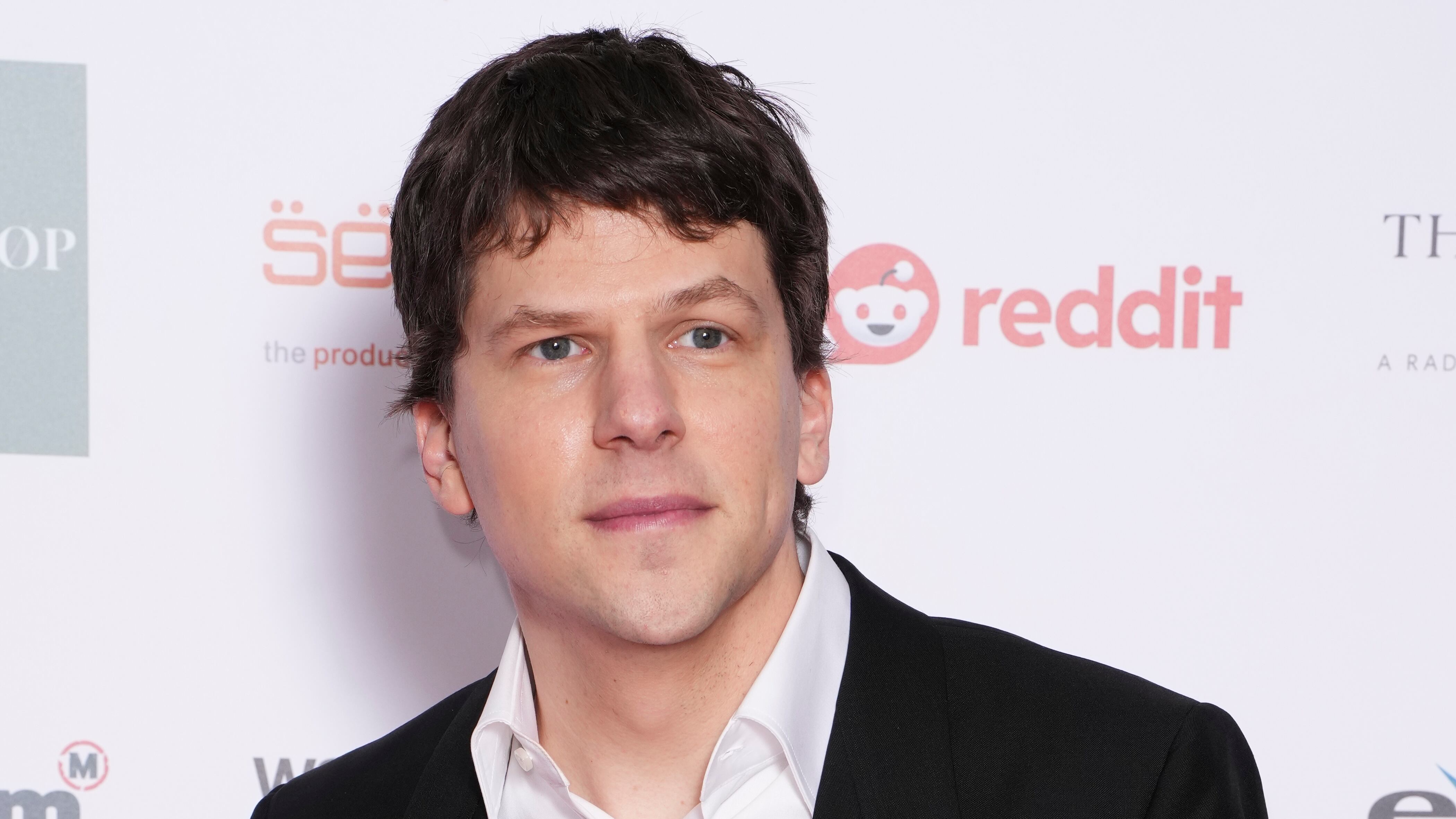 No más Mark Zuckerberg; Jesse Eisenberg no quiere que ya lo relacionen con CEO de Facebook