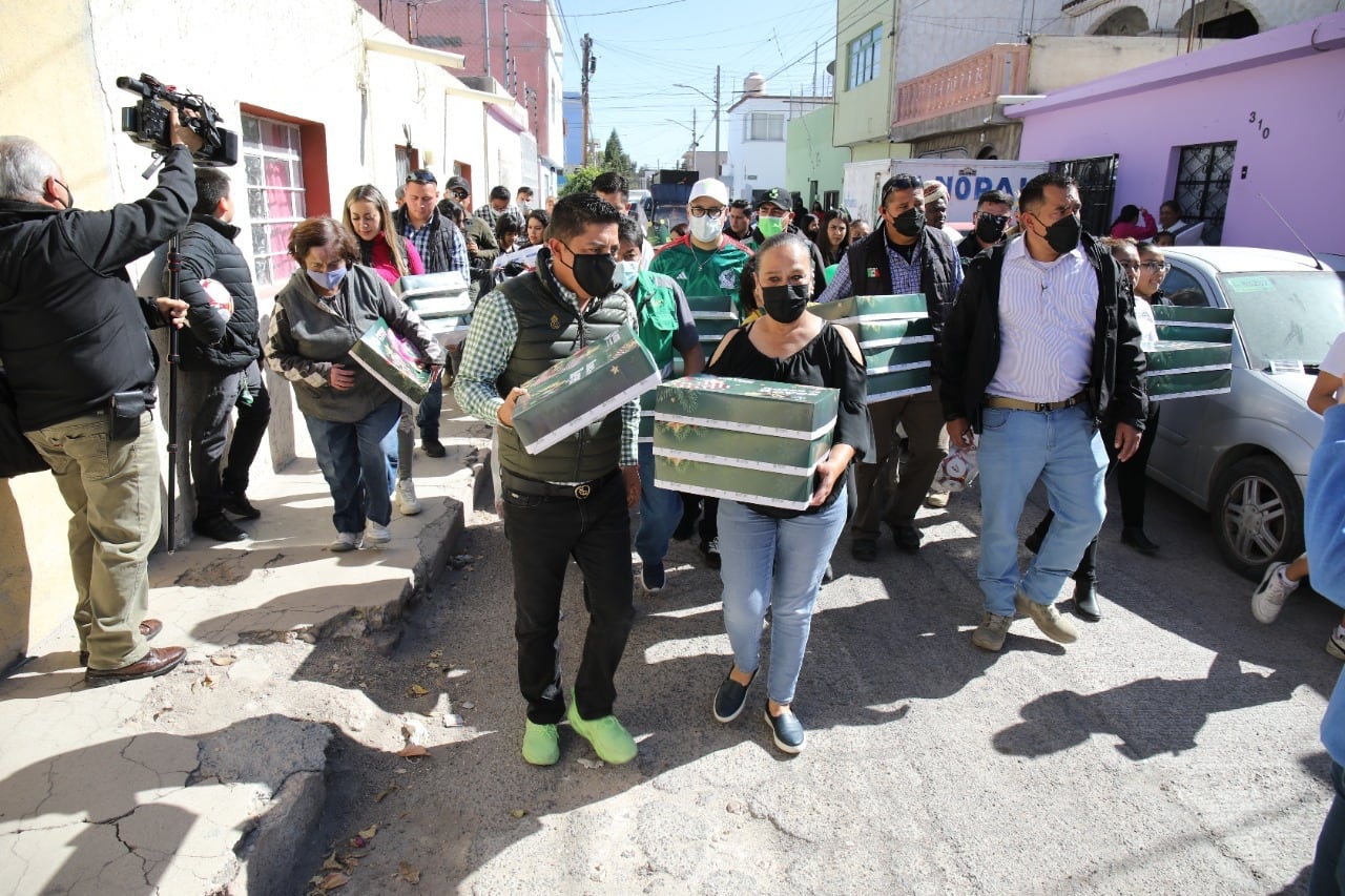 Ricardo Gallardo parte Rosca de Reyes en la zona metropolitana de San Luis Potosí