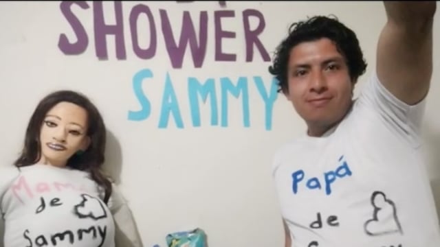 Hombre casado con una muñeca de trapo le da la bienvenida a su tercer hijo