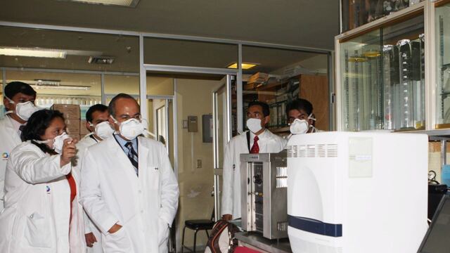 Calderón en 2009 durante el brote de influenza.