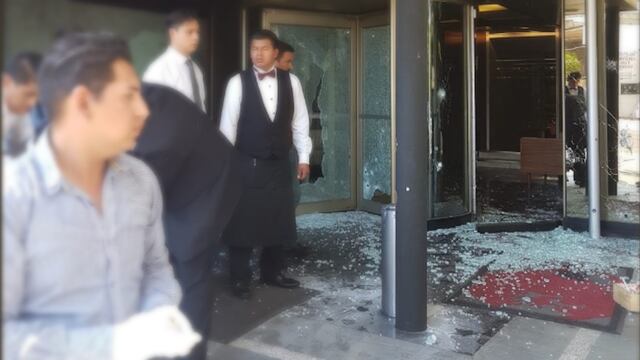 El ataque fue originado cuando el ex fiscal se encontraba en un restaurante como comensal.