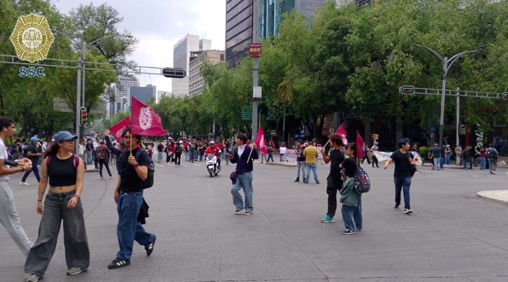Alumnos del IPN marchan a Segob para exigir renuncia de Arturo Reyes Sandoval