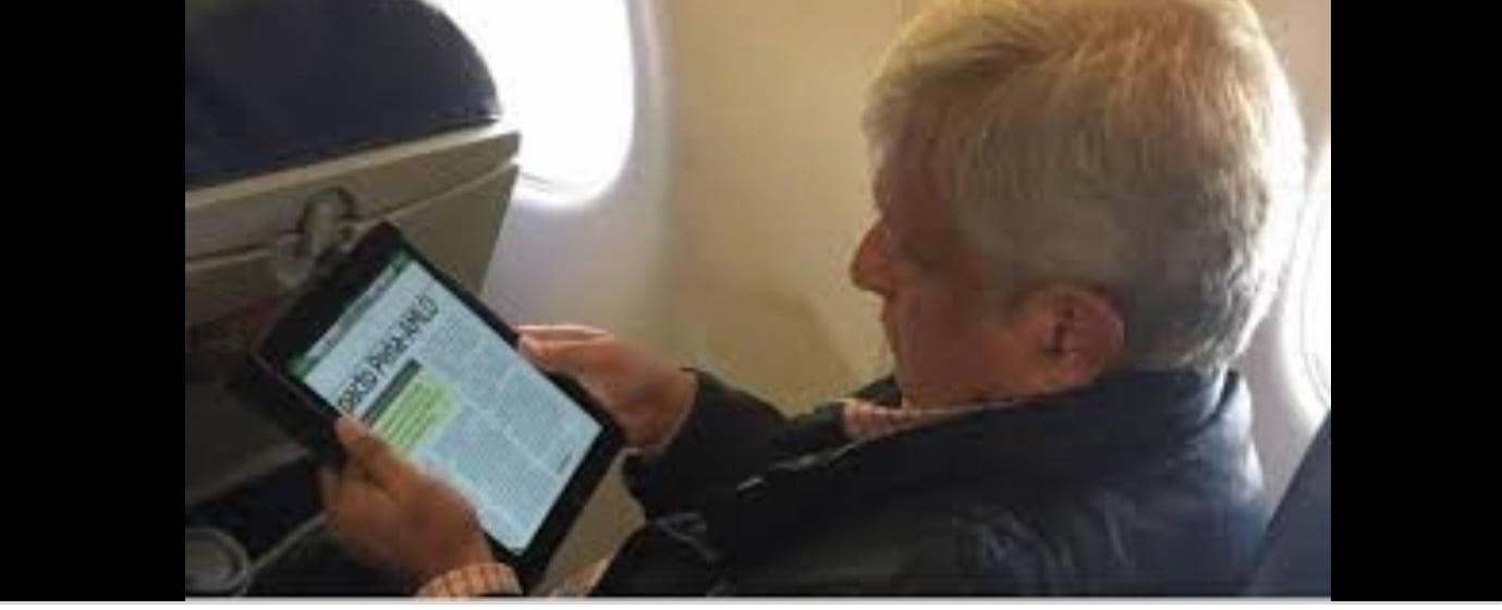 AMLO con iPad