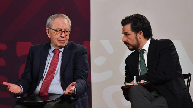 Jorge Alcocer Varela, secretario de Salud, en conversación con Zoé Robledo, director general del Instituto Mexicano del Seguro Social (IMSS) durante conferencia de prensa realizada en Palacio Nacional