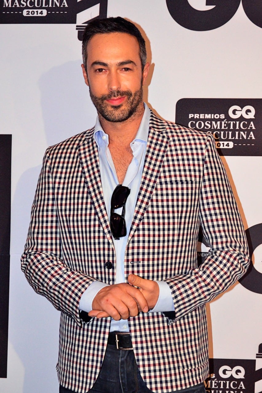 Carlos Arenas, conductor.