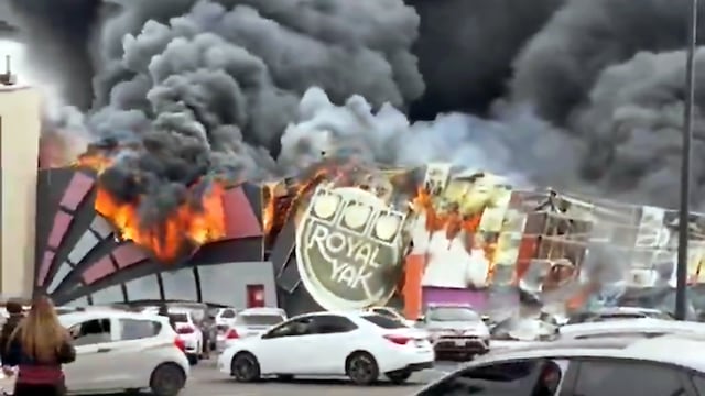 Incendio en Plaza Cinépolis en Culiacán