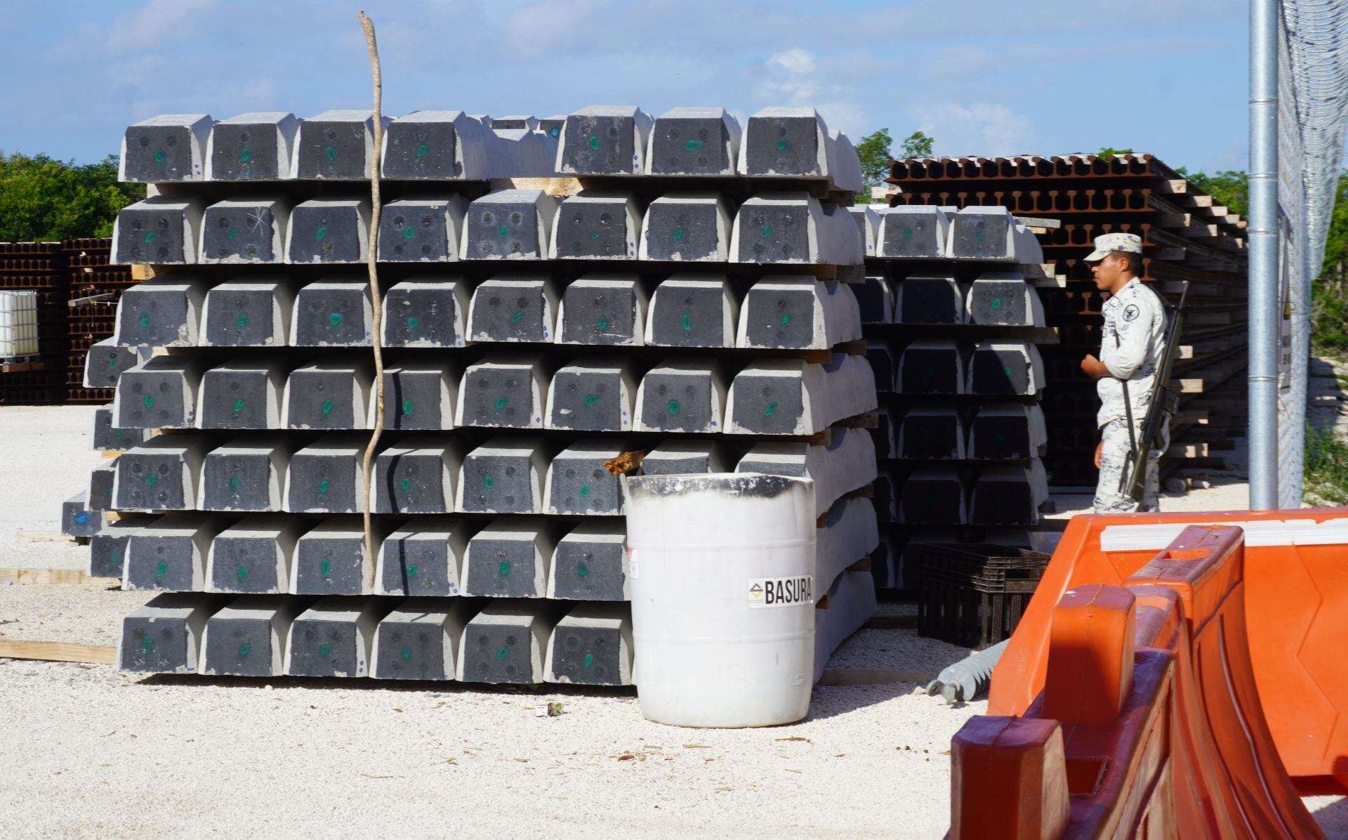 Militares trabajan en la Construcción del Tren Maya