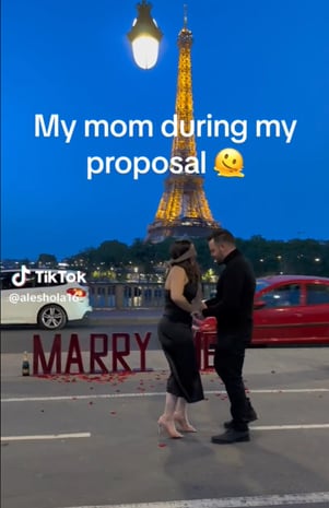 Mamá de la novia arruina propuesta de matrimonio en París