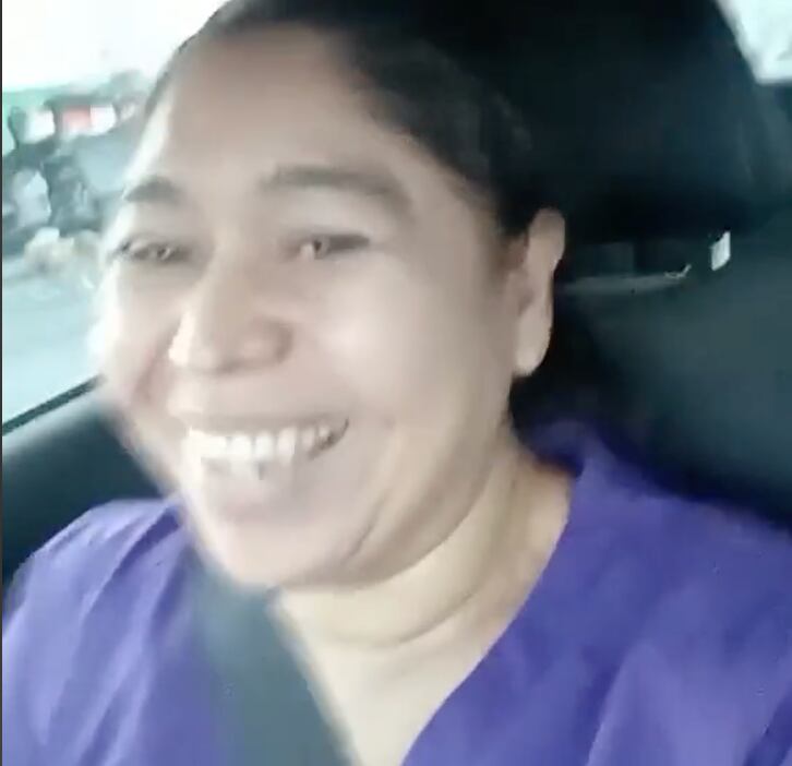 Mamá busca a su hijo que se perdió tras usar el autobús
