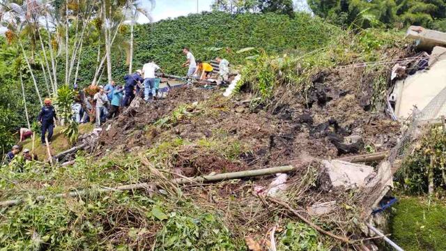 Derrumbe sepulta escuela rural en Antioquia, Colombia