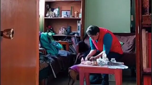 Pide a su perrita que hable con Diosito