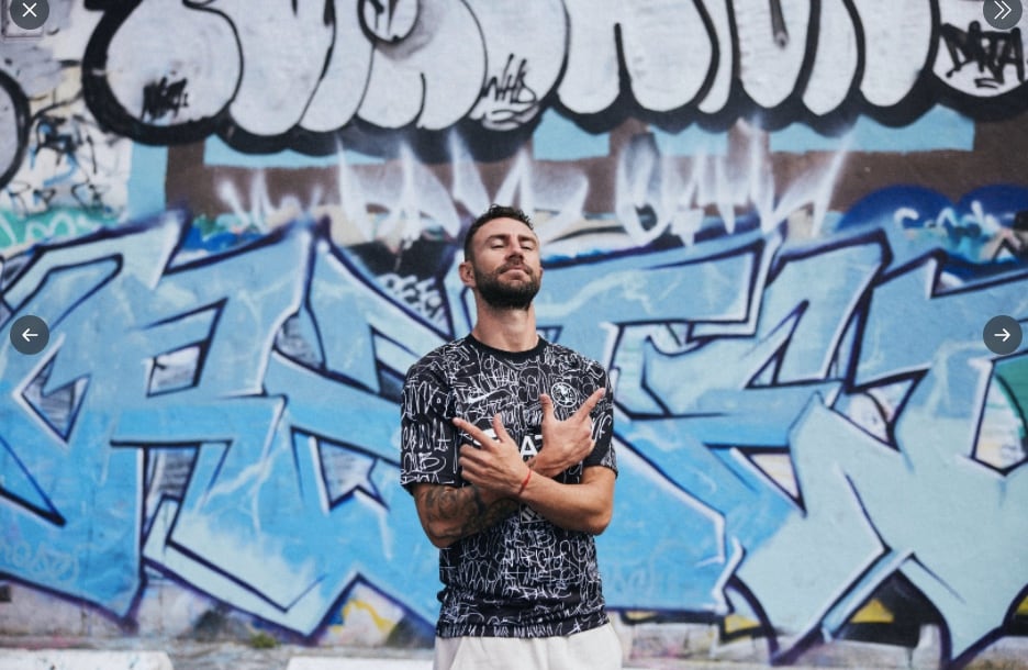 Miguel Layún fue uno de los que modeló la nueva playera del América inspirada en Los Ángeles