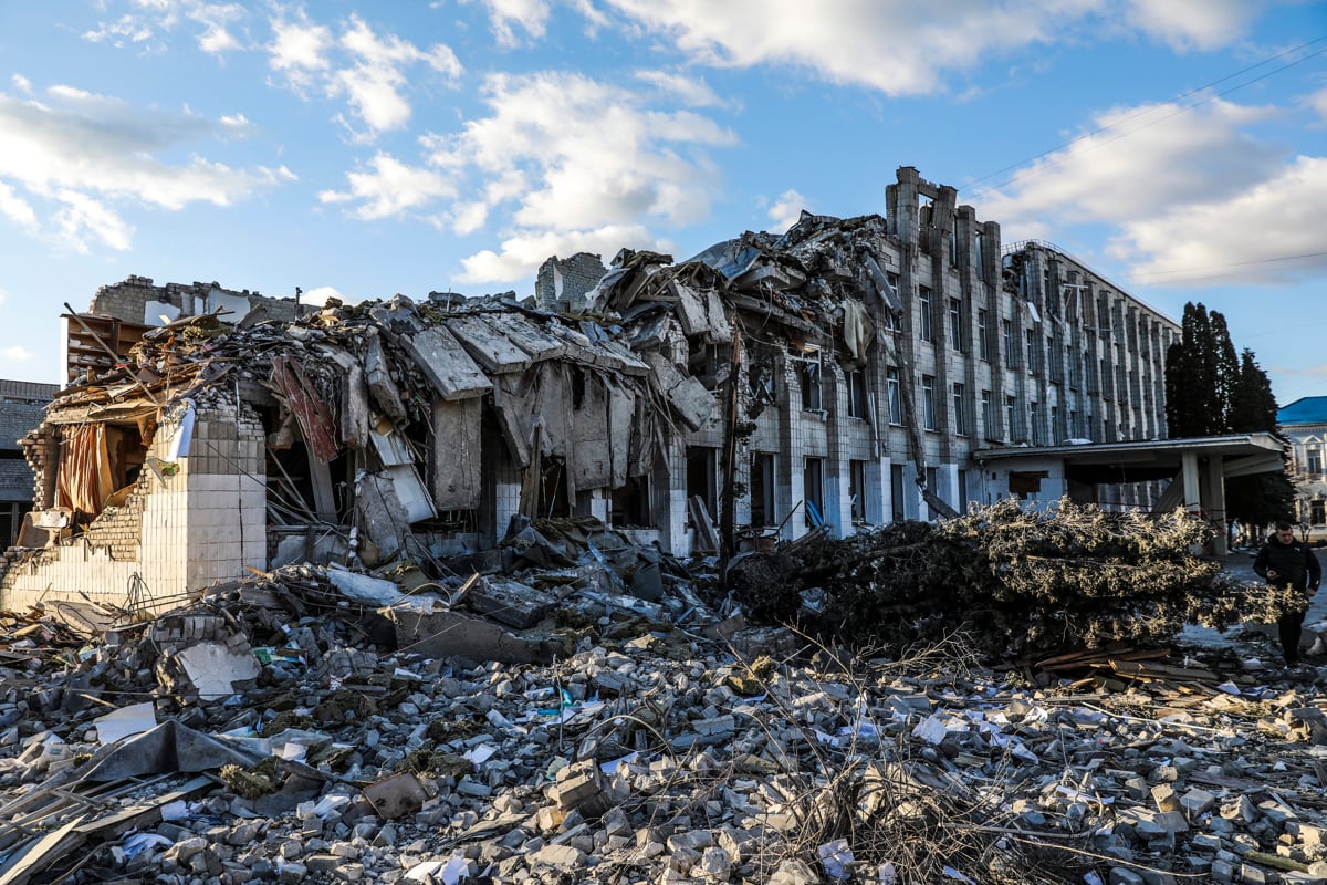 Las fuerzas rusas intensificaron hoy sus ataques en las cercanías de Kiev, mientras continúa el asedio de Mariúpol.