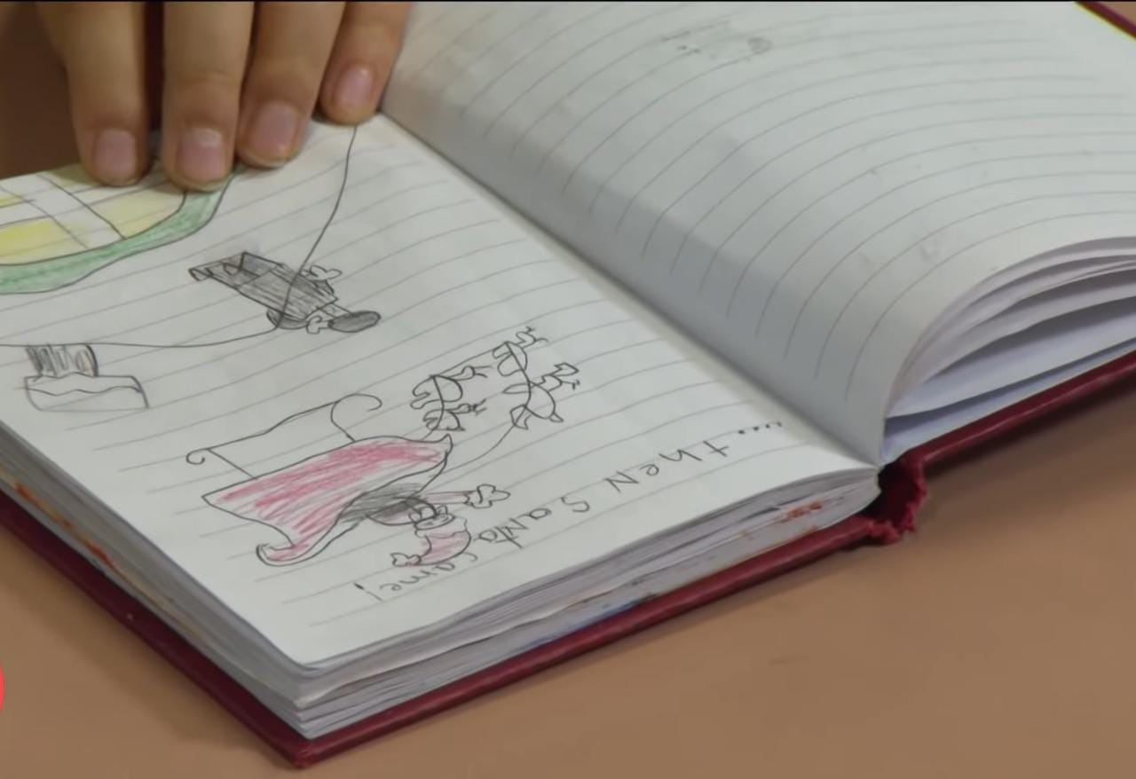 Niño escribe y publica su propio libro
