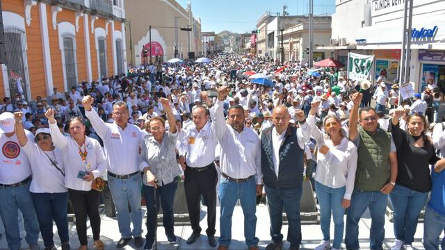 Sindicatos de trabajadores de Nayarit se manifiestan en contra de la Ley Navarro