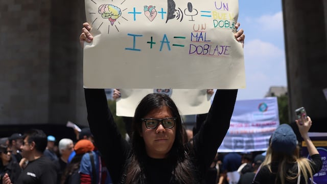 Actores de doblaje en México protestan contra el uso de inteligencia artificial y falta de regulación