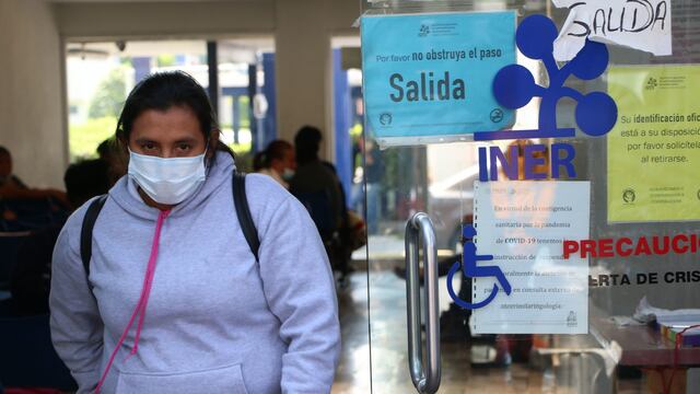 Ciudadanos buscan prevenir contagios.