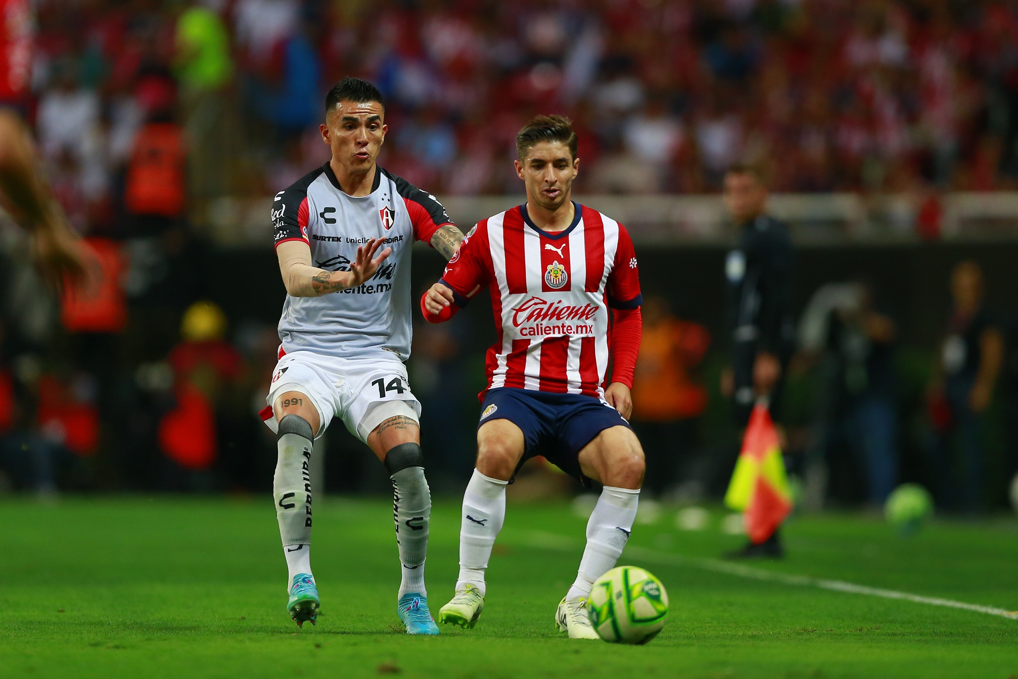 Club Chivas vs Atlas FC.
