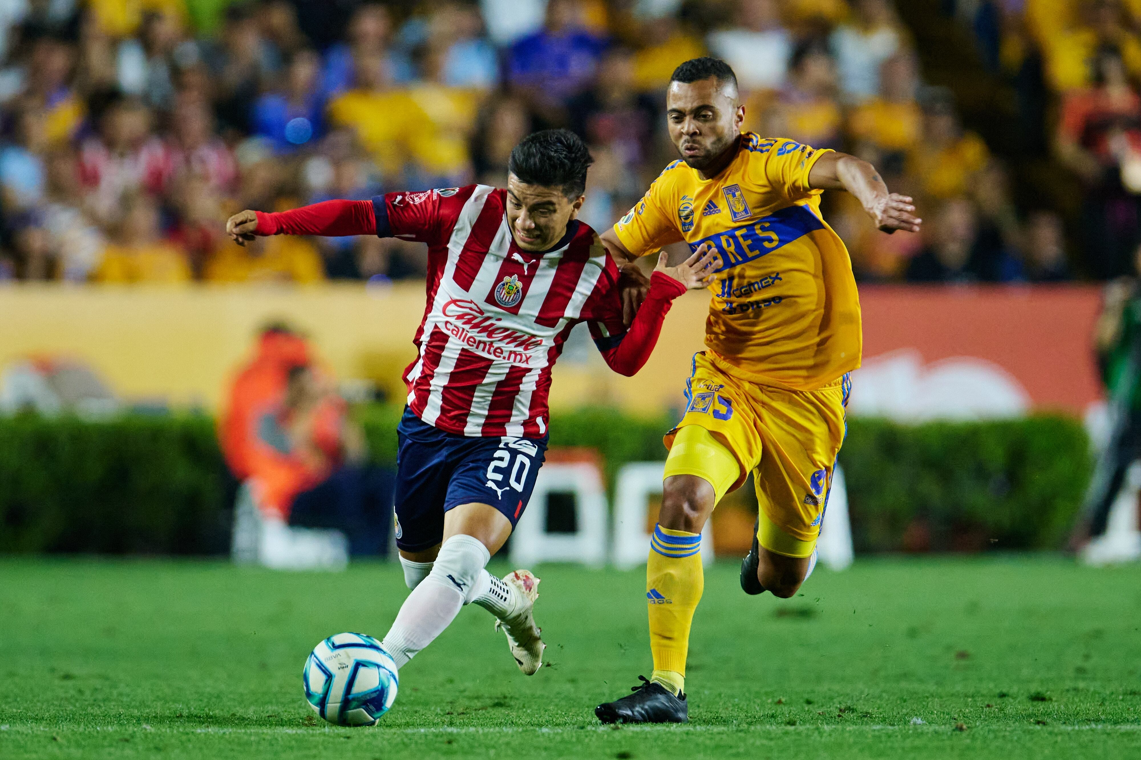 Club Tigres vs Club Chivas.