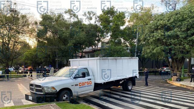 Camioneta abandonada en el sitio