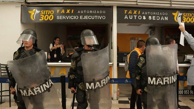 Sitio 300 de taxis en el AICM