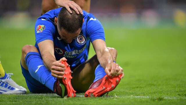 Pablo Aguilar, en un encuentro con Cruz Azul