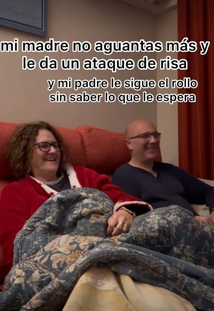 Esposos viendo una película de terror