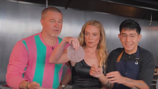 Chef en Proceso le enseña a hacer tortillas a Brad Pitt y al elenco de F1 en su último video de YouTube