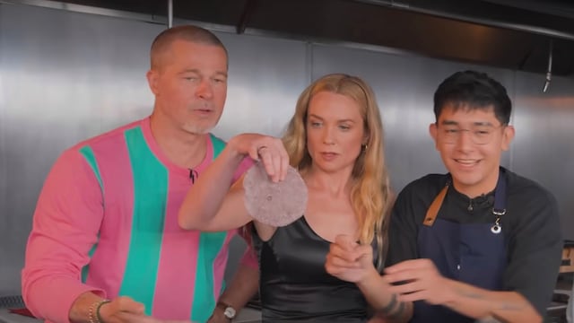Chef en Proceso le enseña a hacer tortillas a Brad Pitt y al elenco de F1