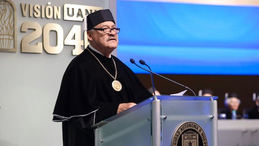 Exrectores de la UANL cierran filas con Santos Guzmán en defensa de la autonomía