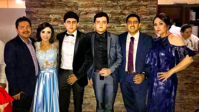 Markitos Toys y sus hermanos al centro de la foto