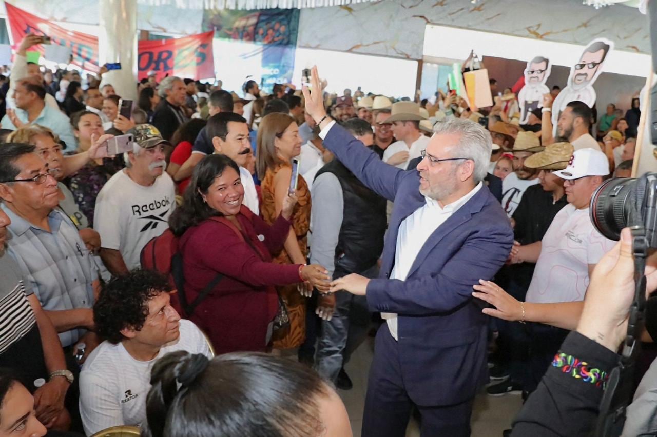 Alfredo Ramírez Bedolla presenta informe regional en Uruapan.