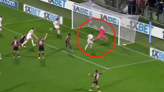 Atajada de Memo Ochoa contra el Monza