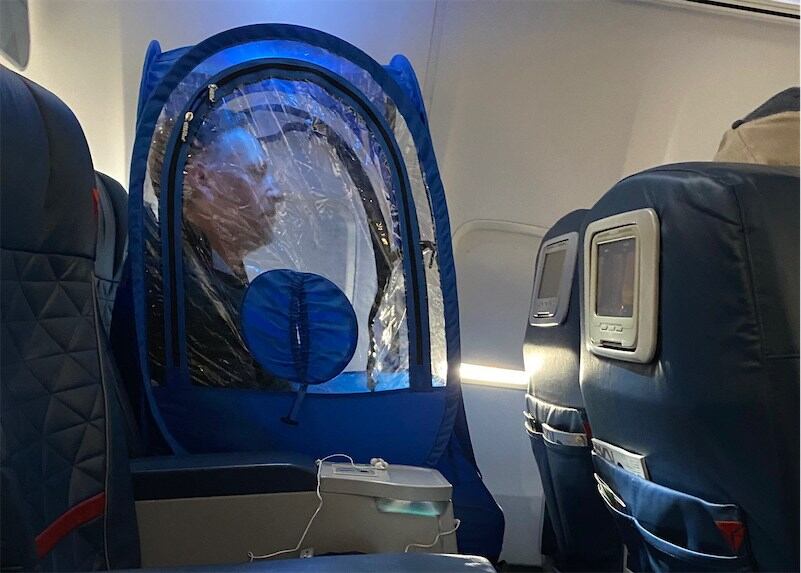 Rick Pescovitz y su funda contra el coronavirus