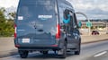 Amazon adquiere flota de camionetas eléctricas para realizar sus entregas